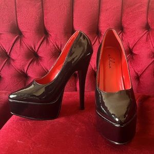 Vintage “Ellie” patent leather platform fetish shoes